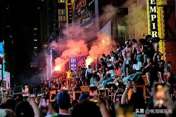 世界杯热潮席卷纽约，百万球迷游行见证足球新纪元